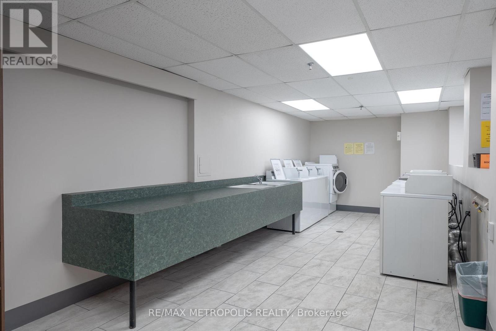 #707 44 FALBY COURT - 32