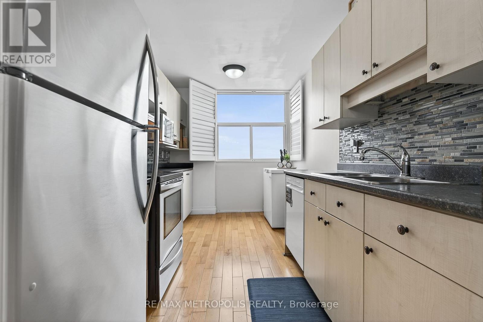 #707 44 FALBY COURT - 6