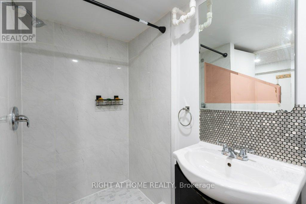 4 FENNIMORE CRESCENT - 32