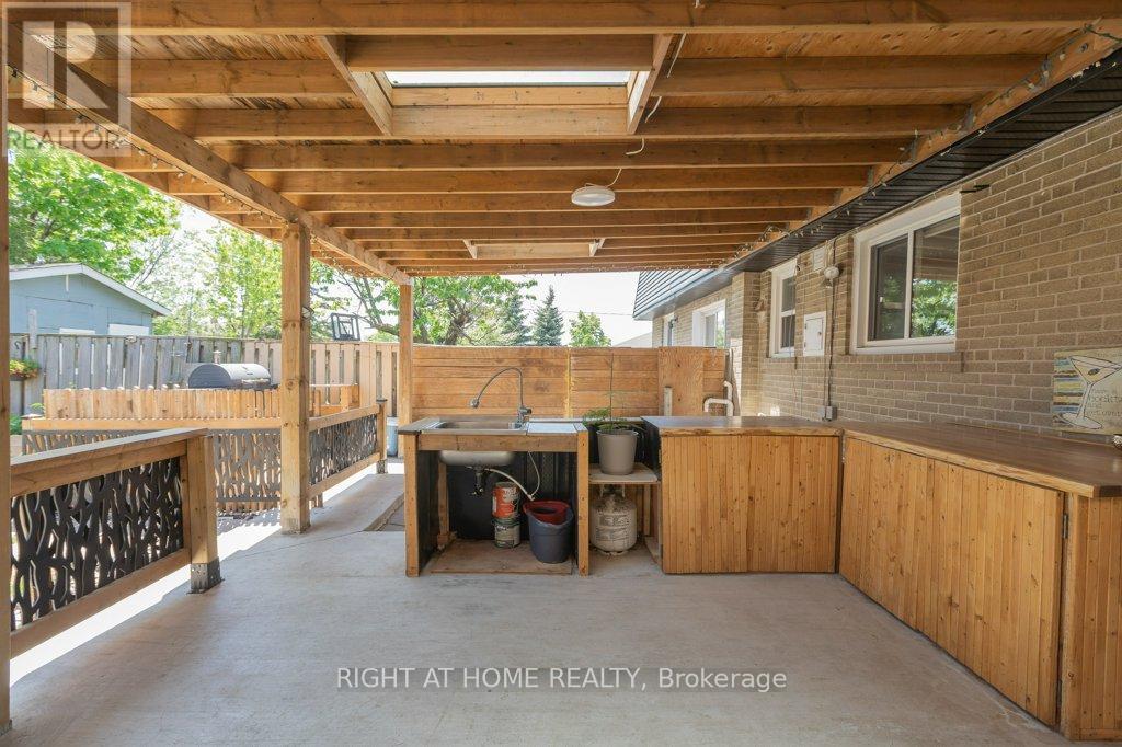 4 FENNIMORE CRESCENT - 38