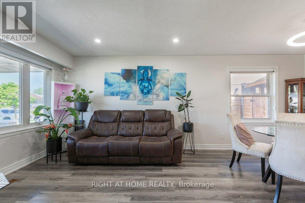 4 FENNIMORE CRESCENT - 4