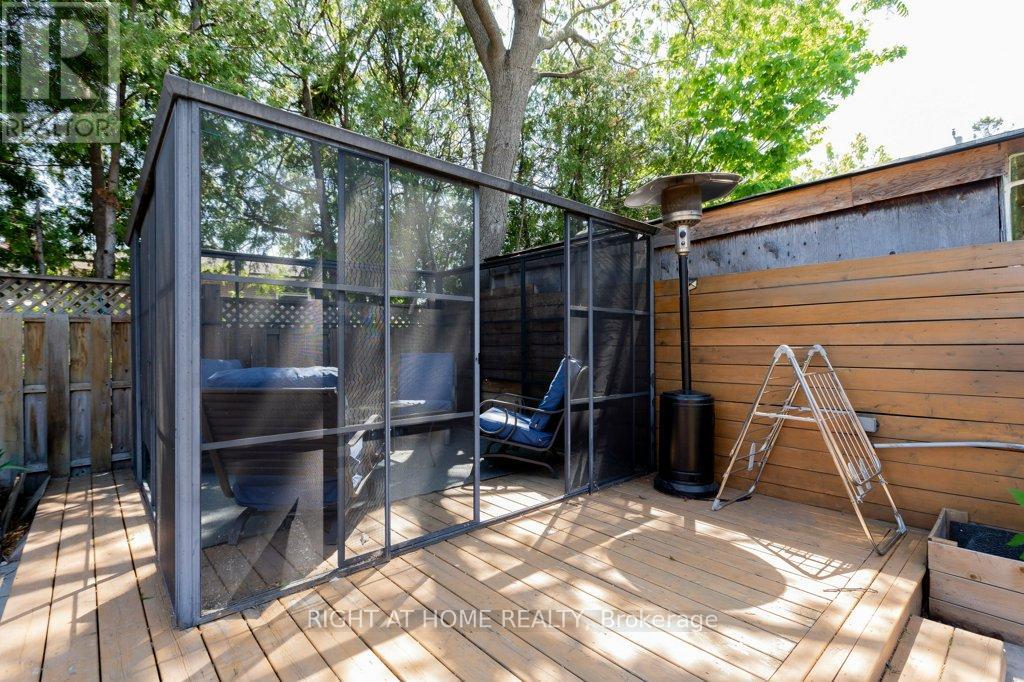 4 FENNIMORE CRESCENT - 42