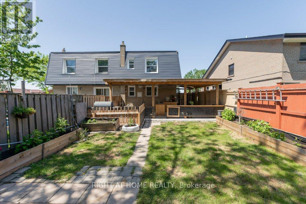 4 FENNIMORE CRESCENT - 43