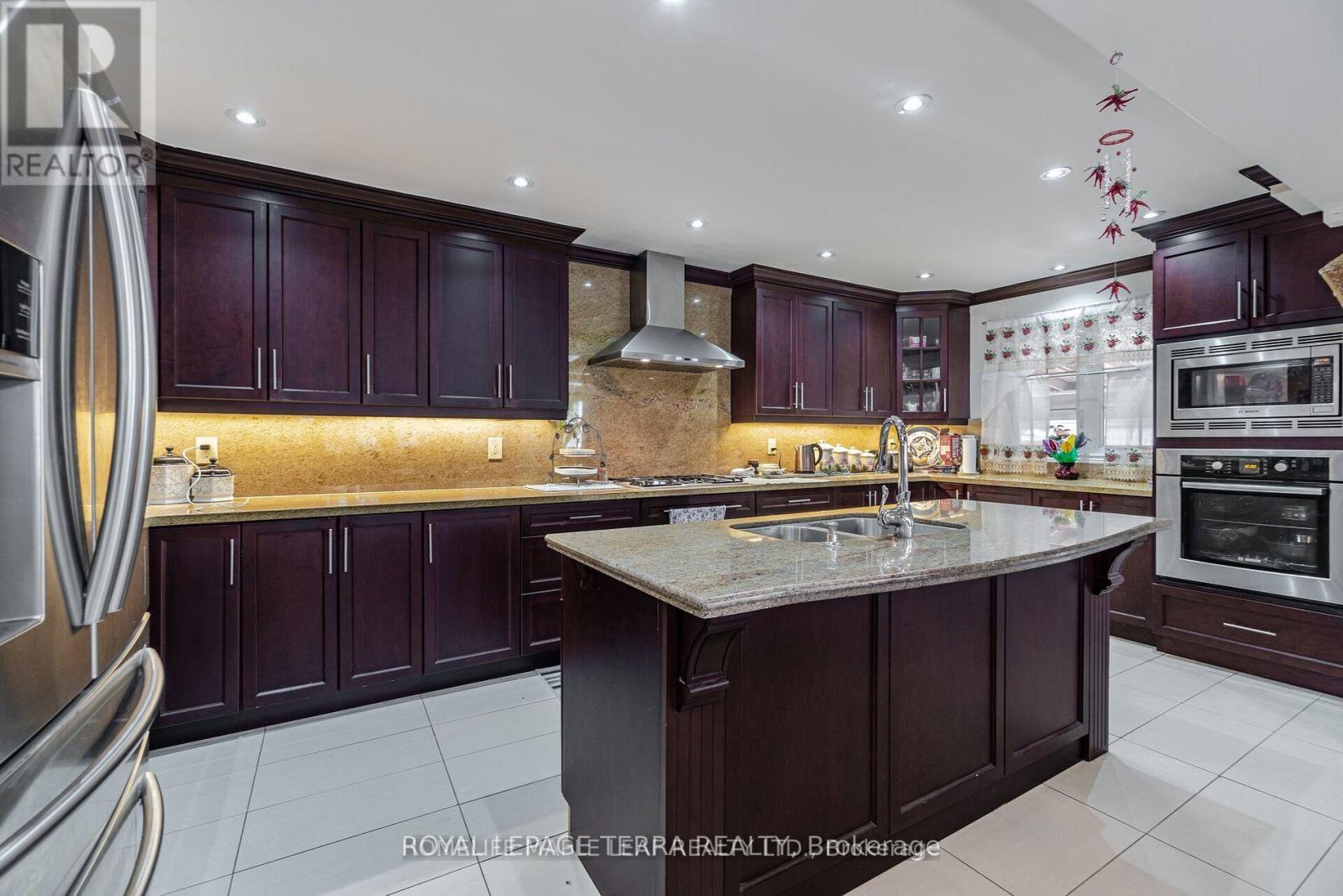 14 SHERINGHAM STREET - 11