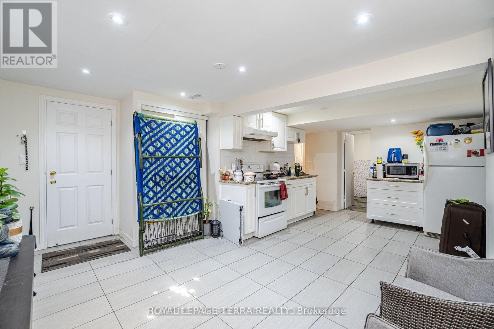 14 SHERINGHAM STREET - 28