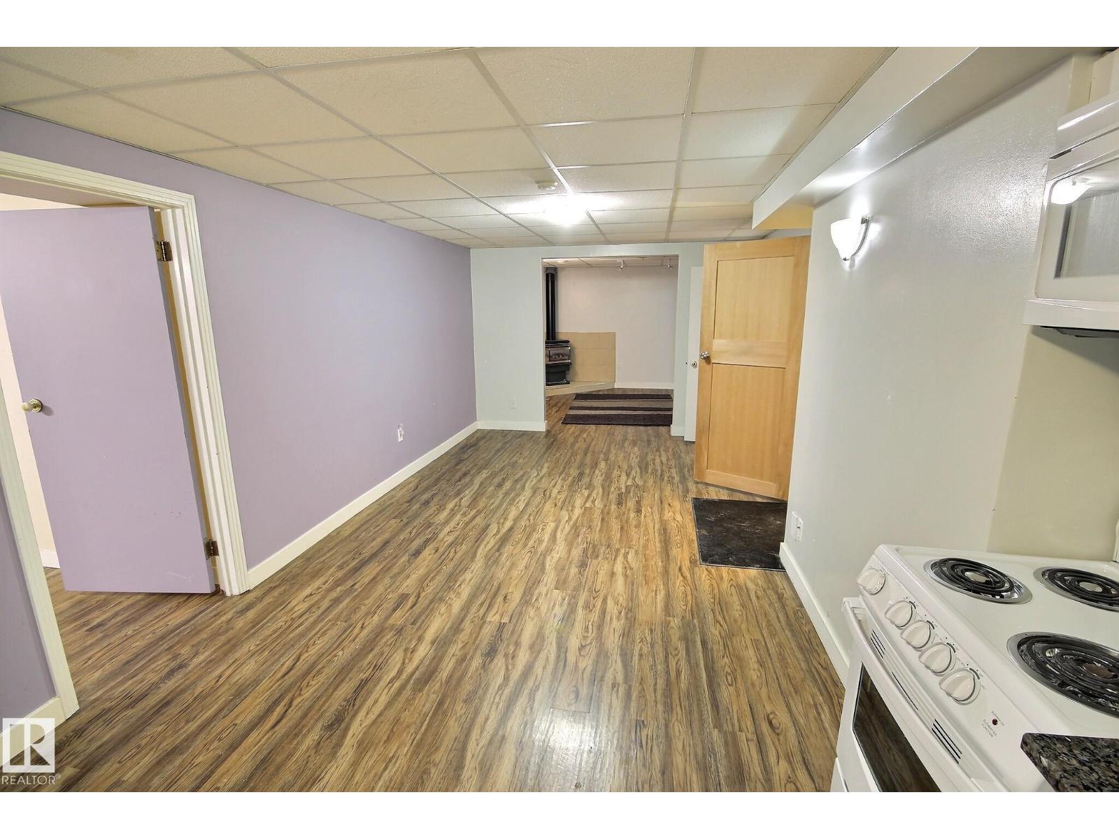 9457 79 ST NW - 23