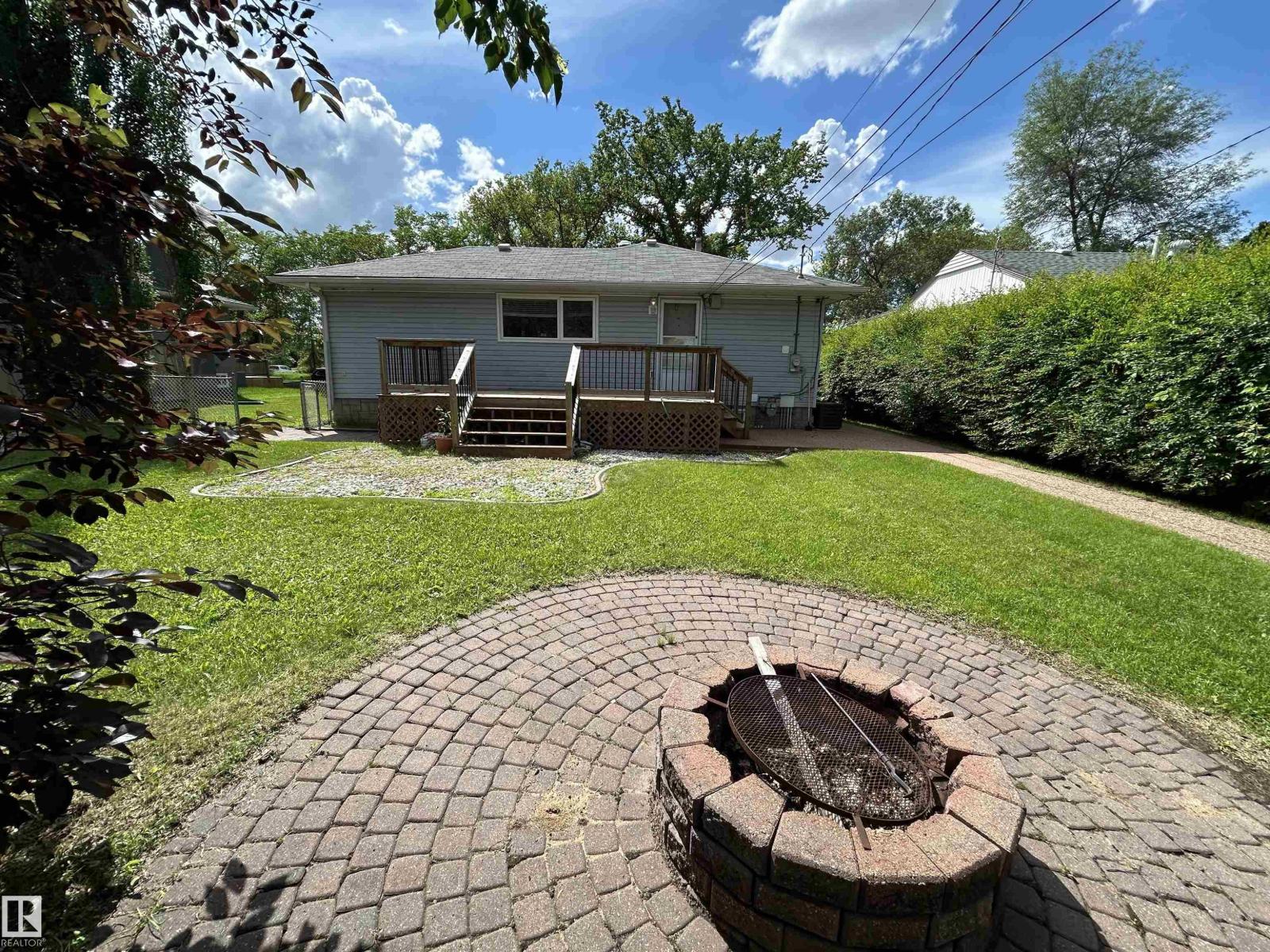 9457 79 ST NW - 40