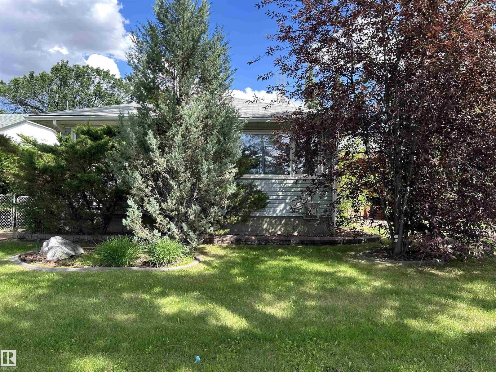 9457 79 ST NW - 32