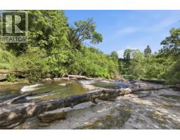 308 20 Barsby Ave, Nanaimo, BC V9R0K4 Photo 9