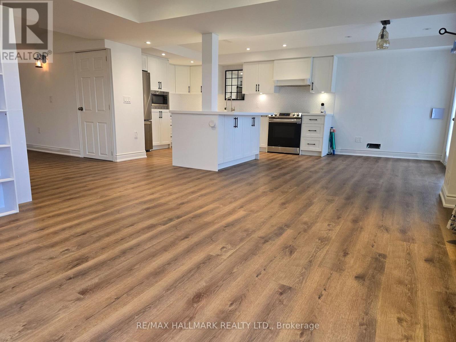 Spacious Living / Dinning