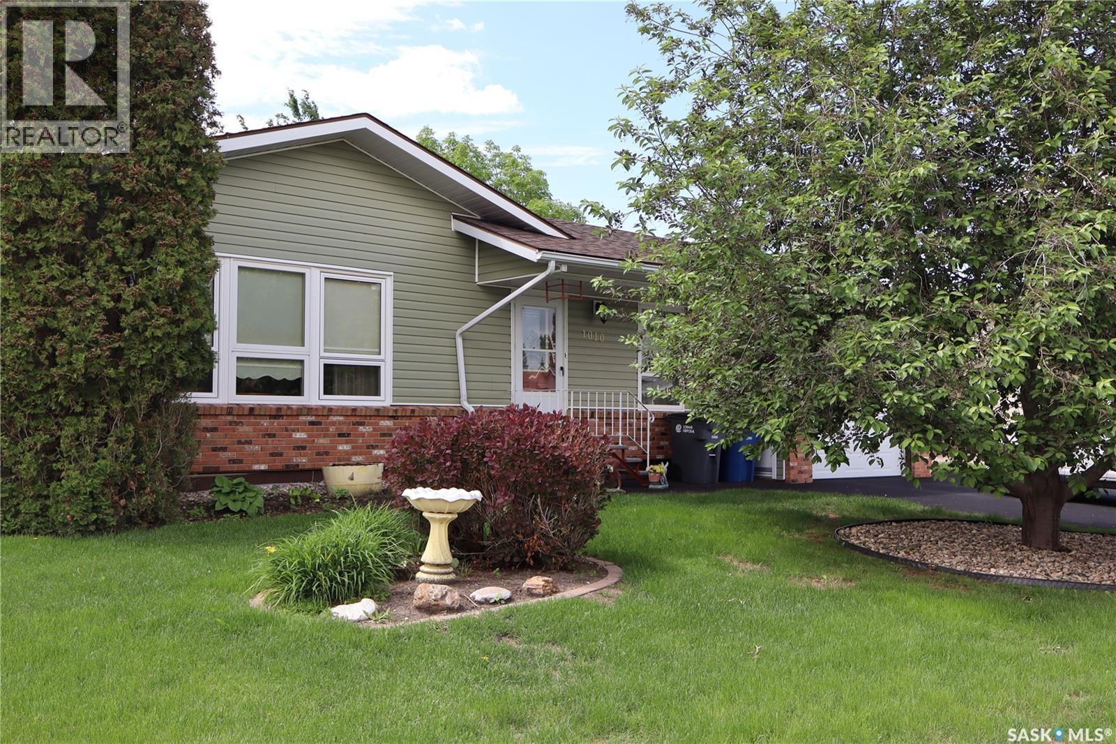 1010 Granville AVENUE - 1