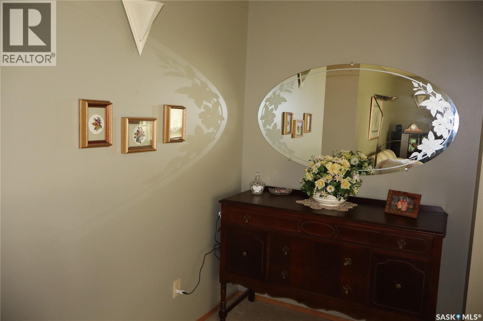 1010 Granville AVENUE - 11