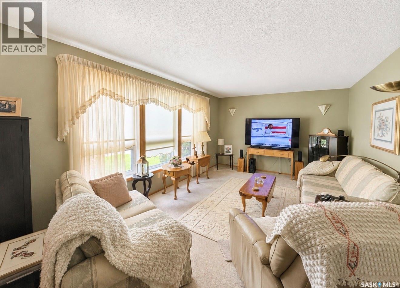 1010 Granville AVENUE - 12