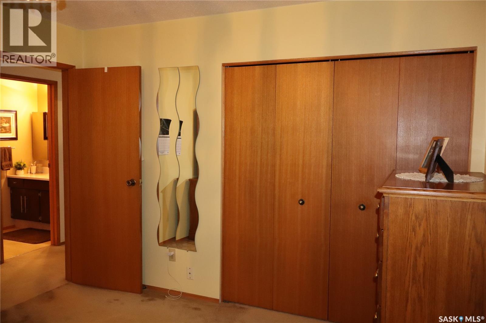 1010 Granville AVENUE - 16