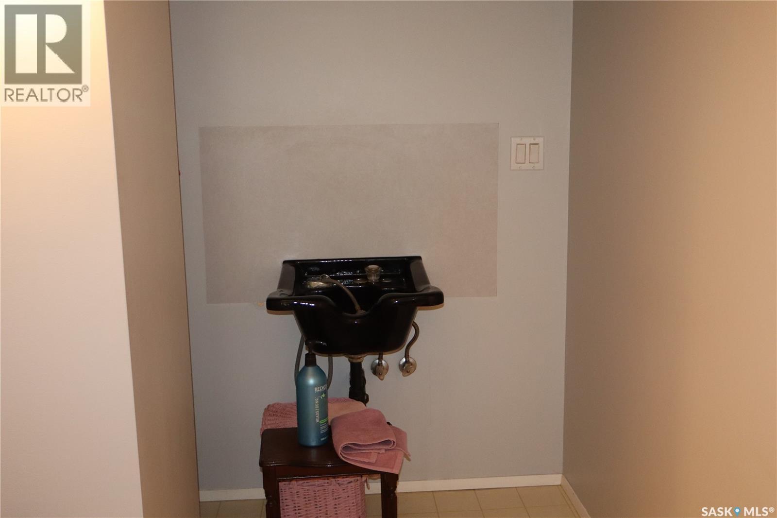 1010 Granville AVENUE - 21