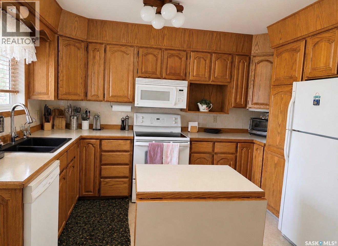 1010 Granville AVENUE - 3
