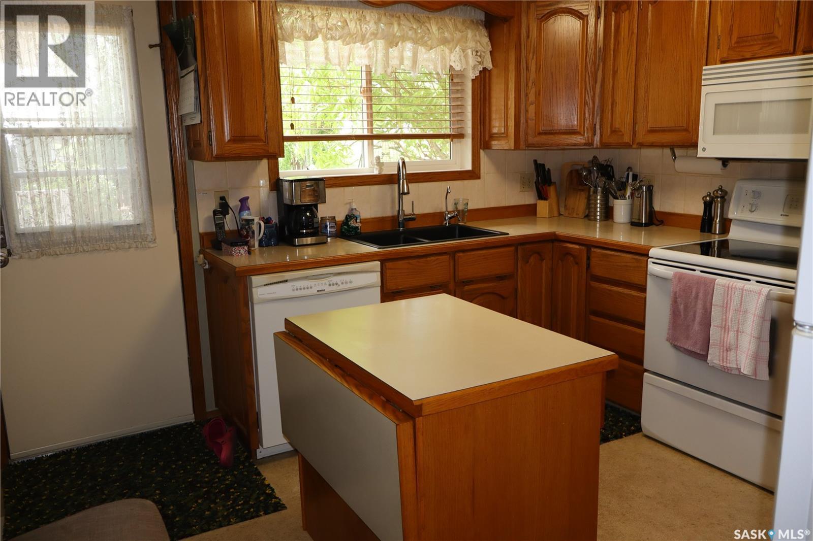 1010 Granville AVENUE - 5