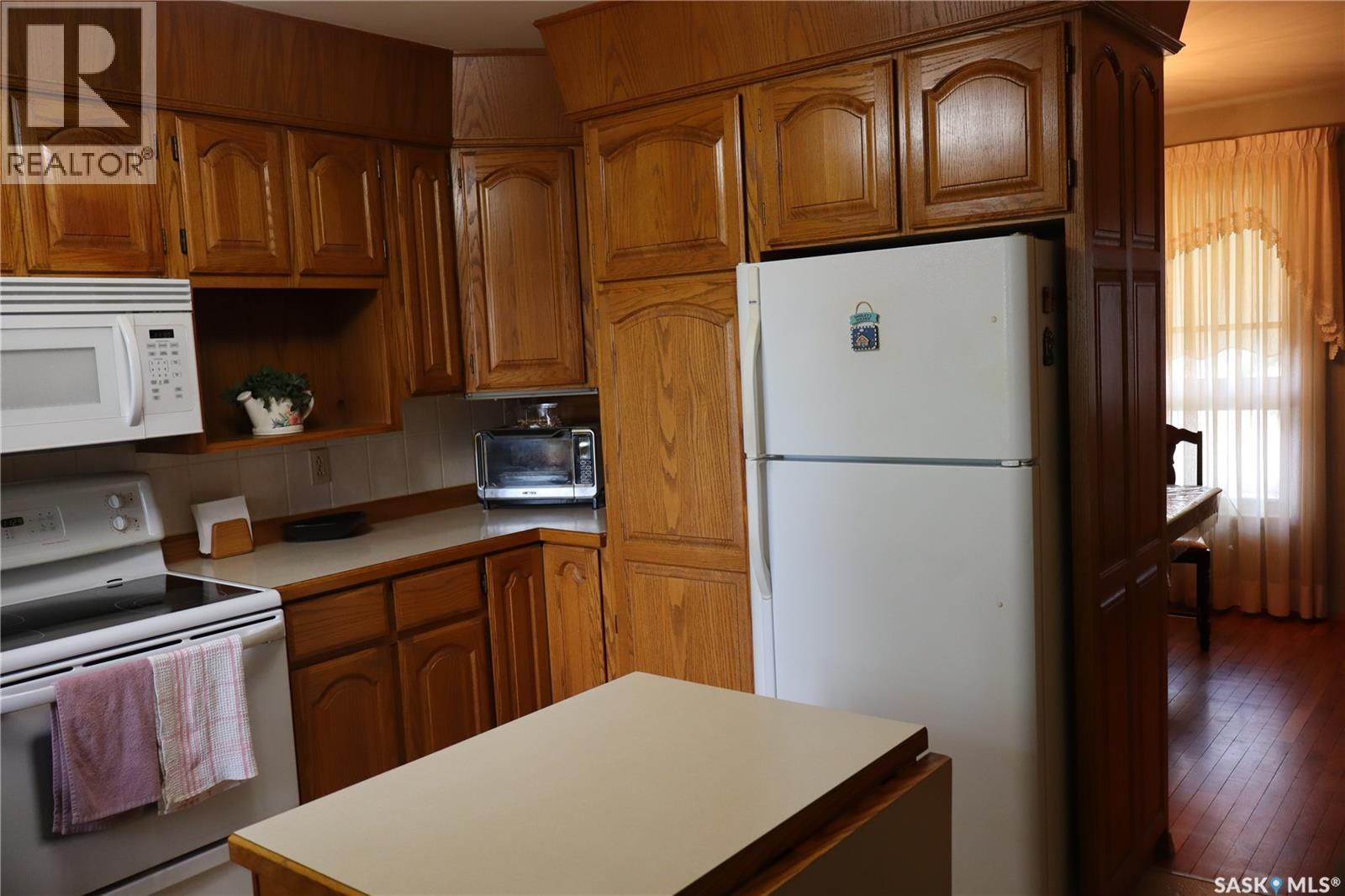 1010 Granville AVENUE - 6