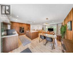 Full bathroom - 2108 Third Avenue, Rossland, BC V0G1Y0 Photo 11