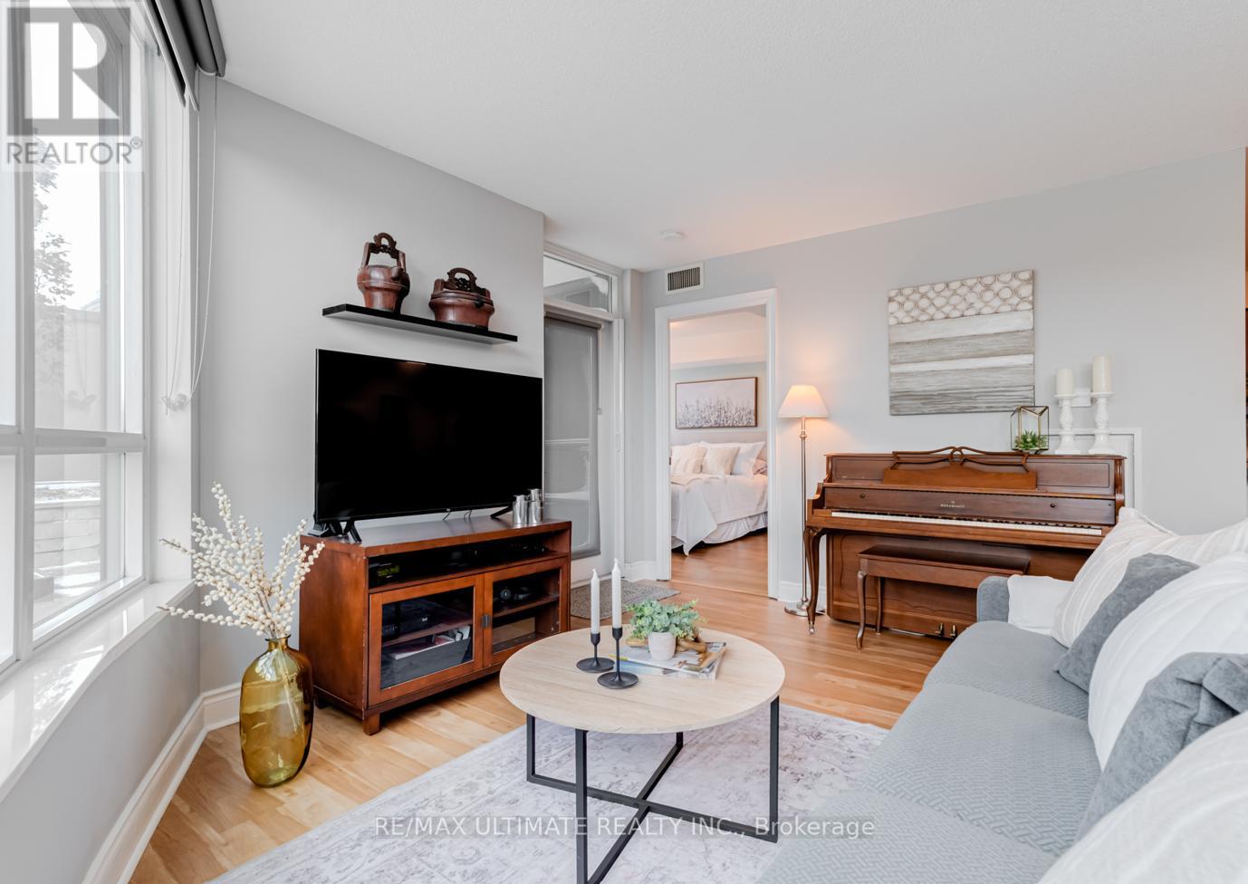#319 25 GREENVIEW AVENUE - Image 14