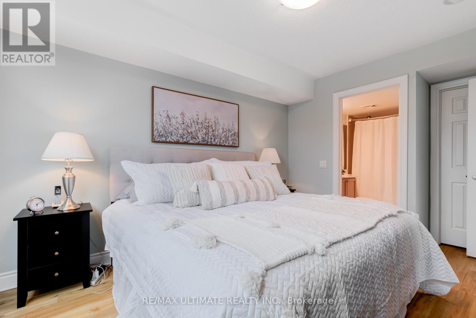 #319 25 GREENVIEW AVENUE - Image 16