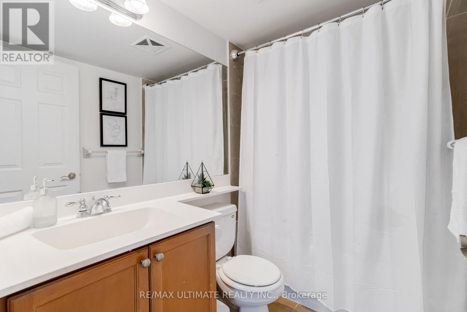 #319 25 GREENVIEW AVENUE - Image 17