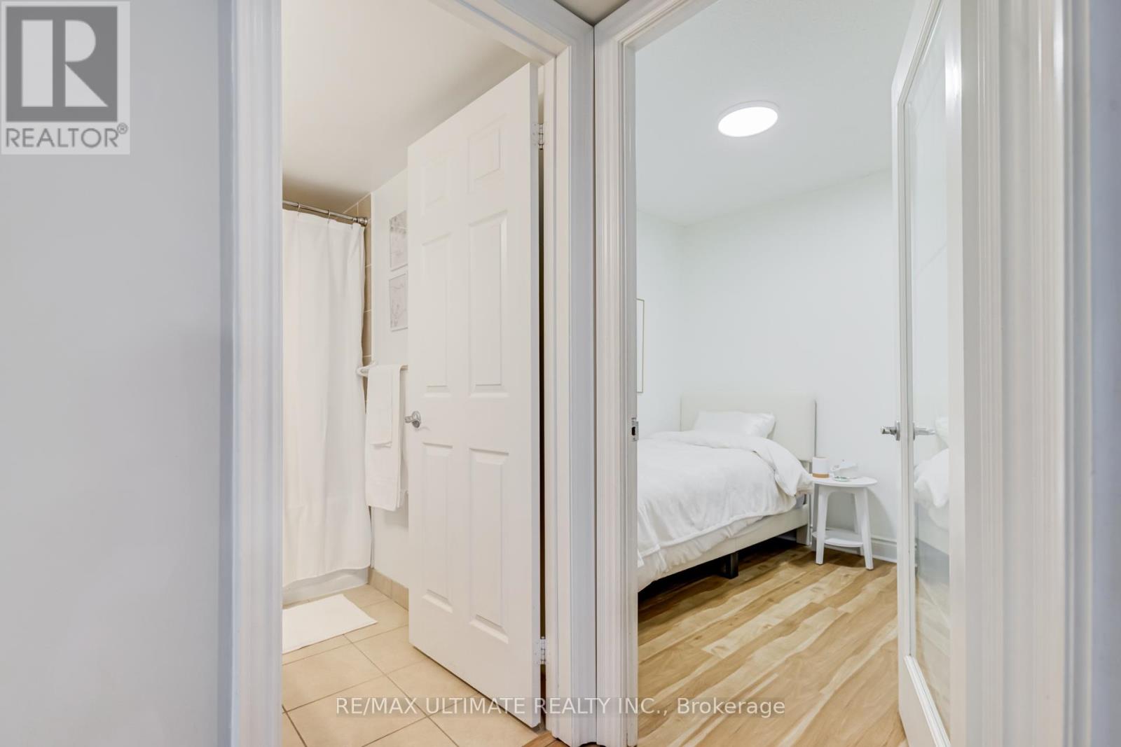 #319 25 GREENVIEW AVENUE - Image 21