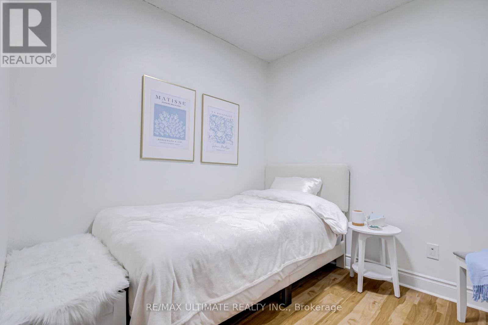 #319 25 GREENVIEW AVENUE - Image 22