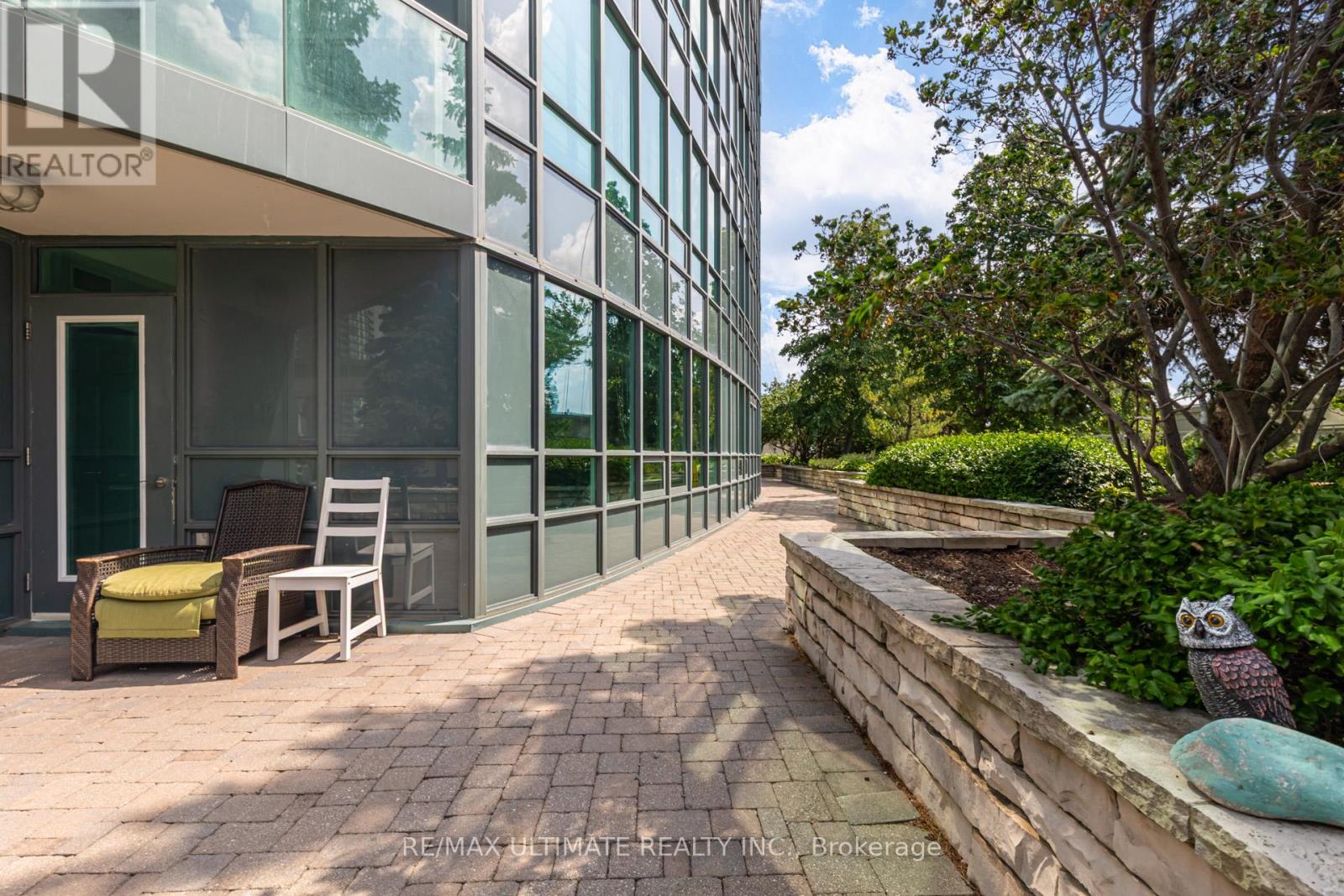 #319 25 GREENVIEW AVENUE - Image 25