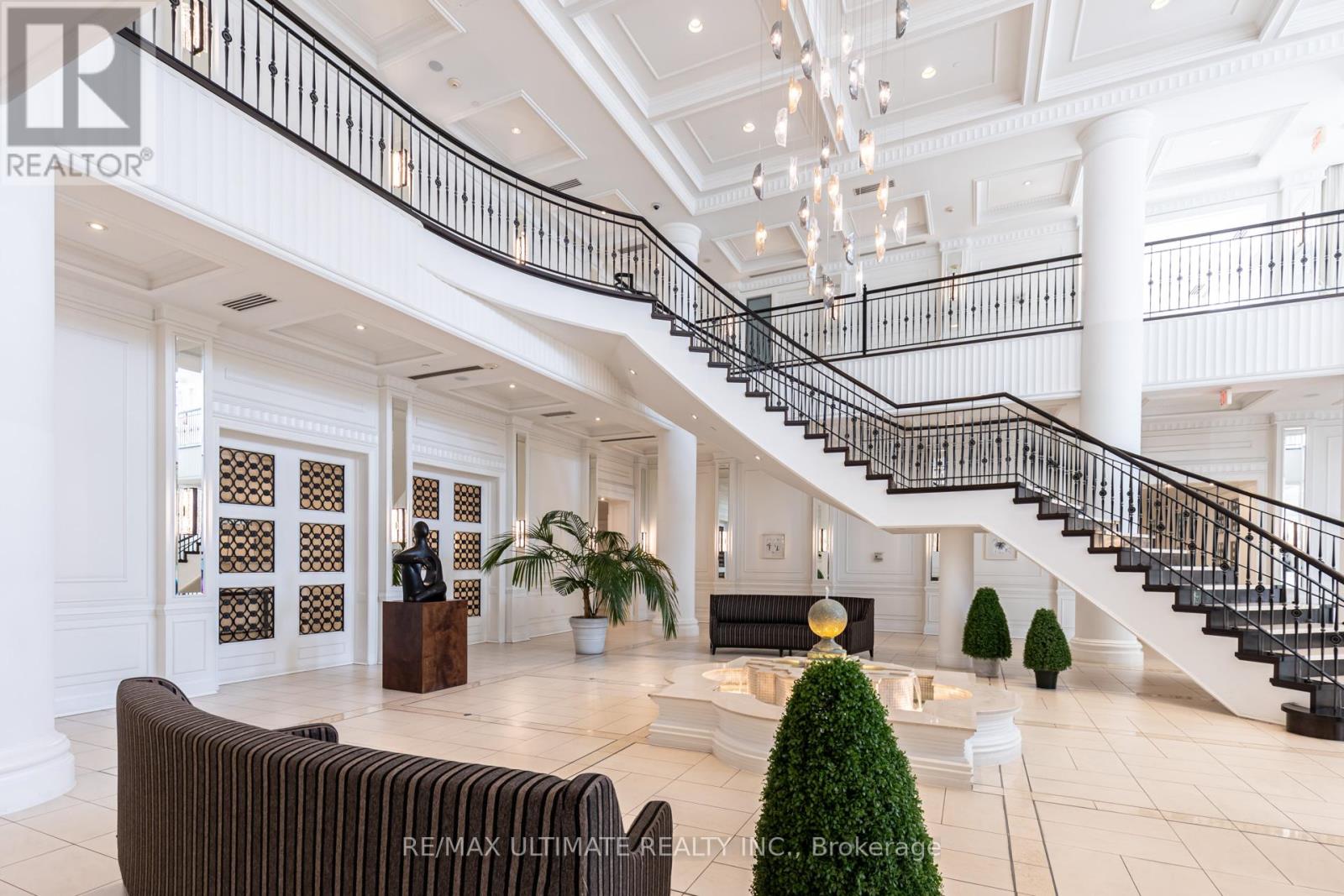 #319 25 GREENVIEW AVENUE - Image 3