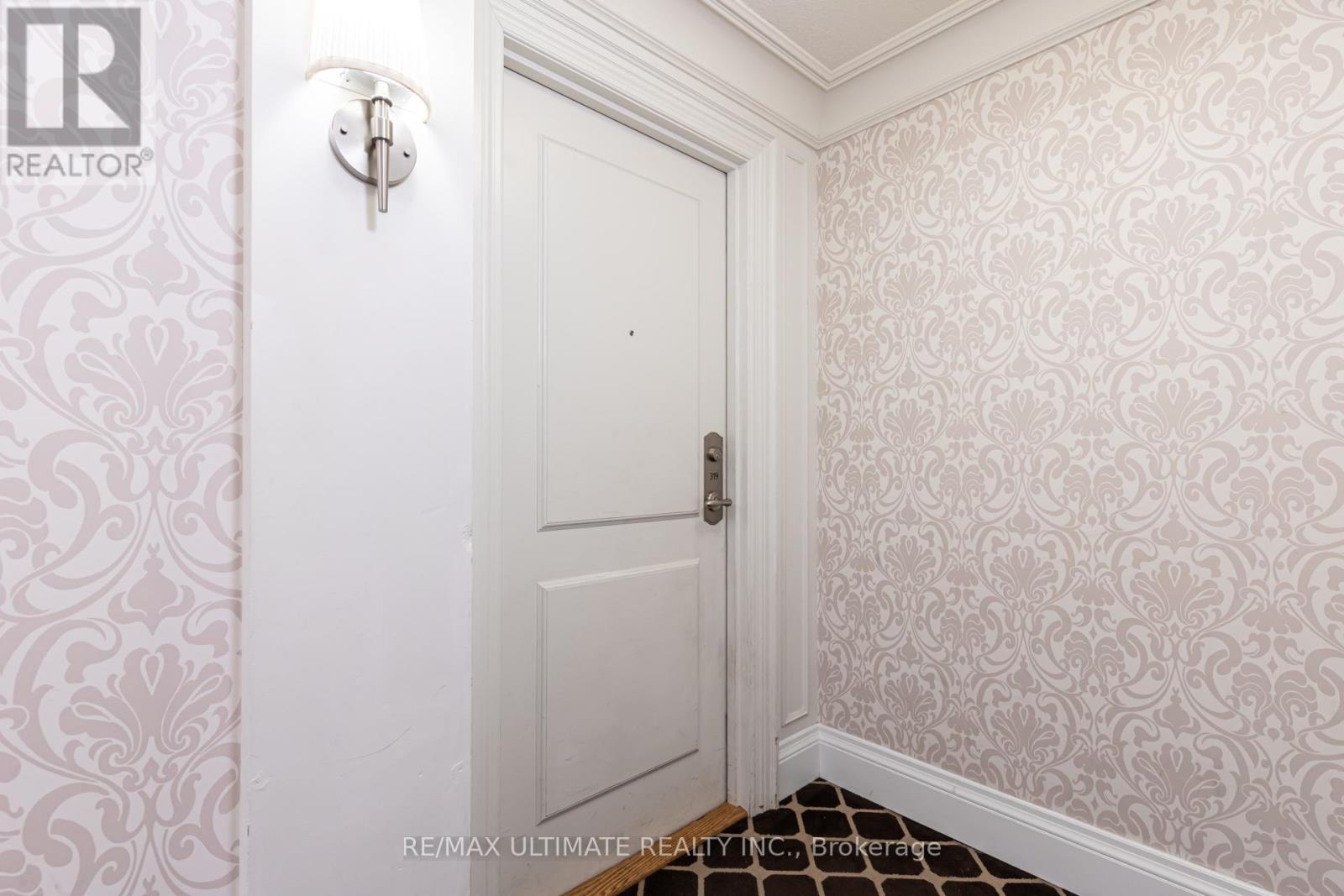 #319 25 GREENVIEW AVENUE - Image 4