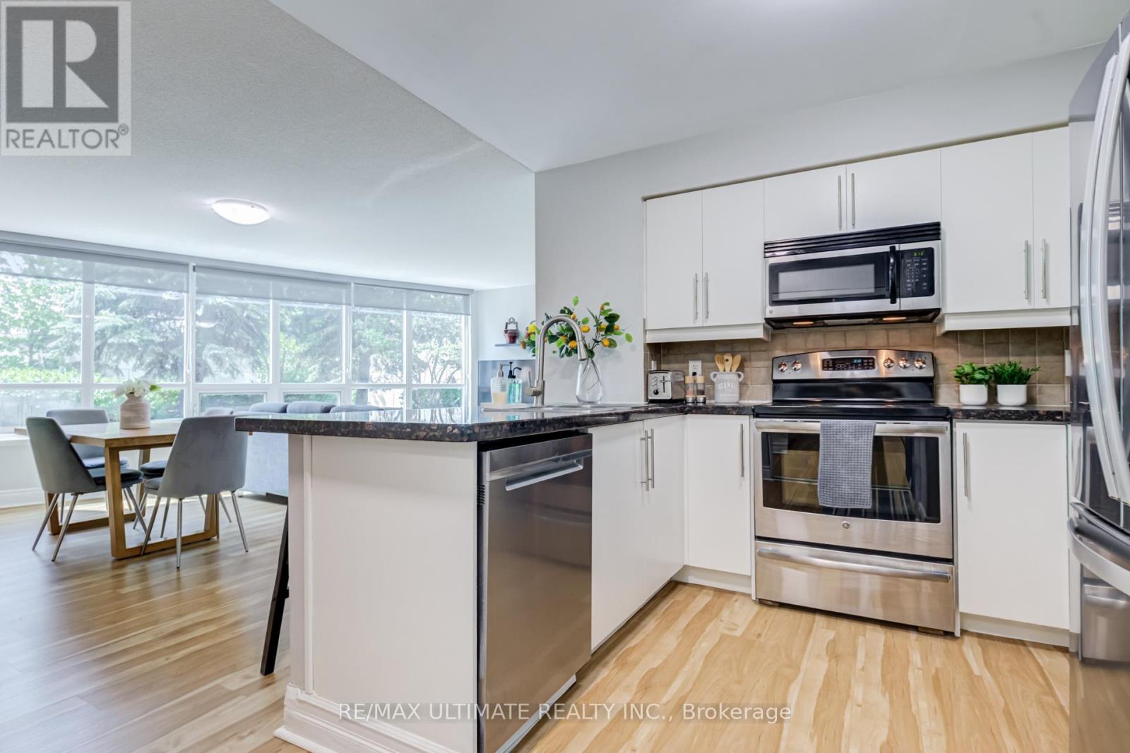 #319 25 GREENVIEW AVENUE - Image 6