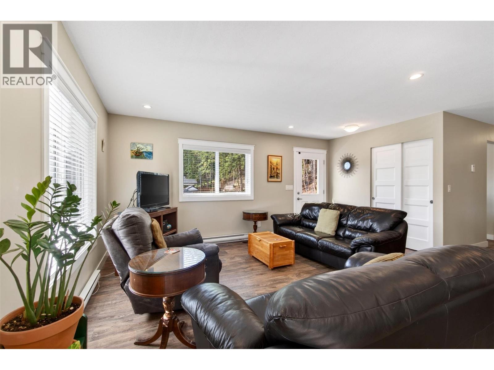 6841 46 Street NE - 15
