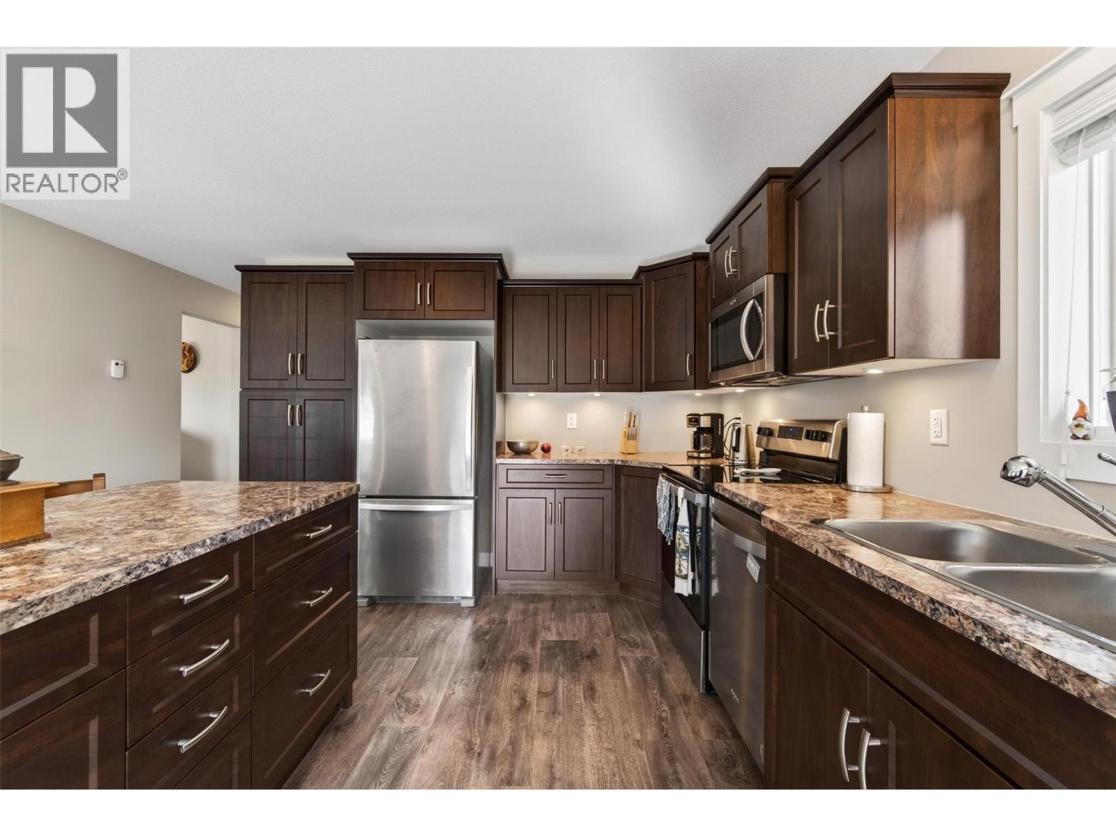 6841 46 Street NE - 11