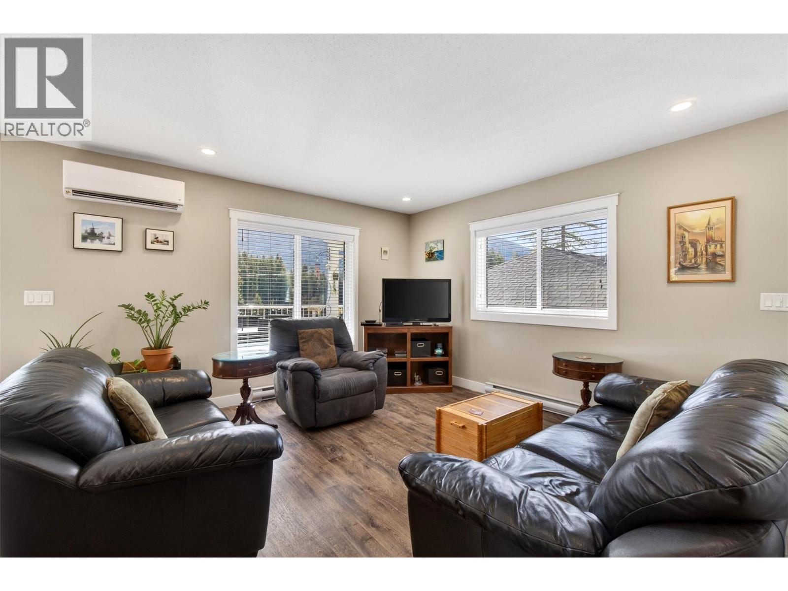 6841 46 Street NE - 16