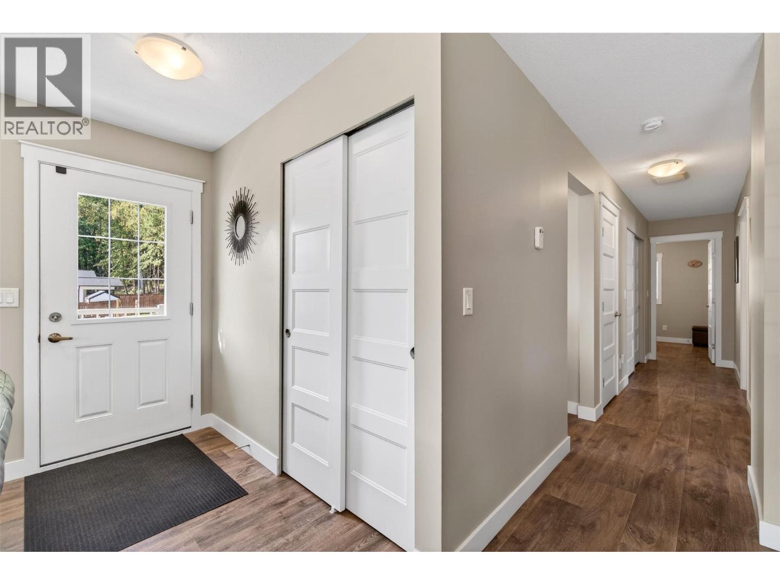 6841 46 Street NE - 17