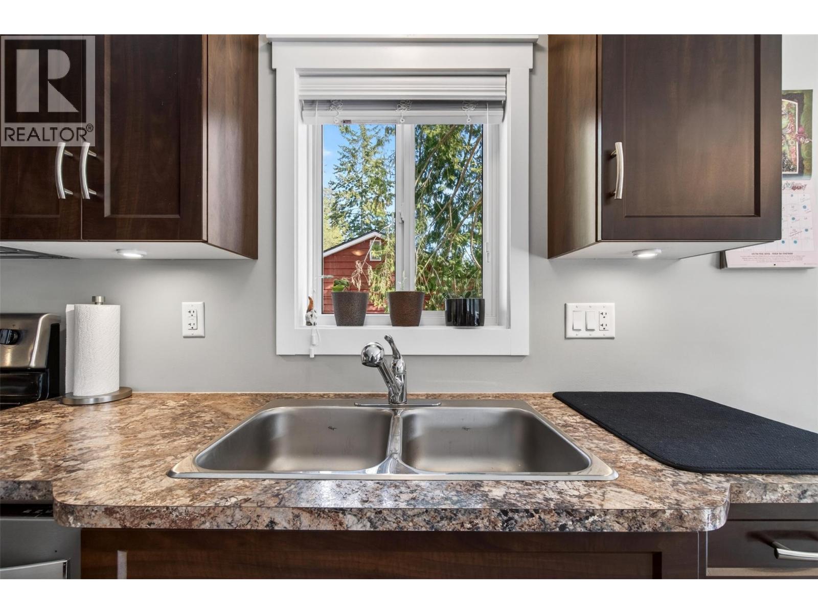6841 46 Street NE - 9