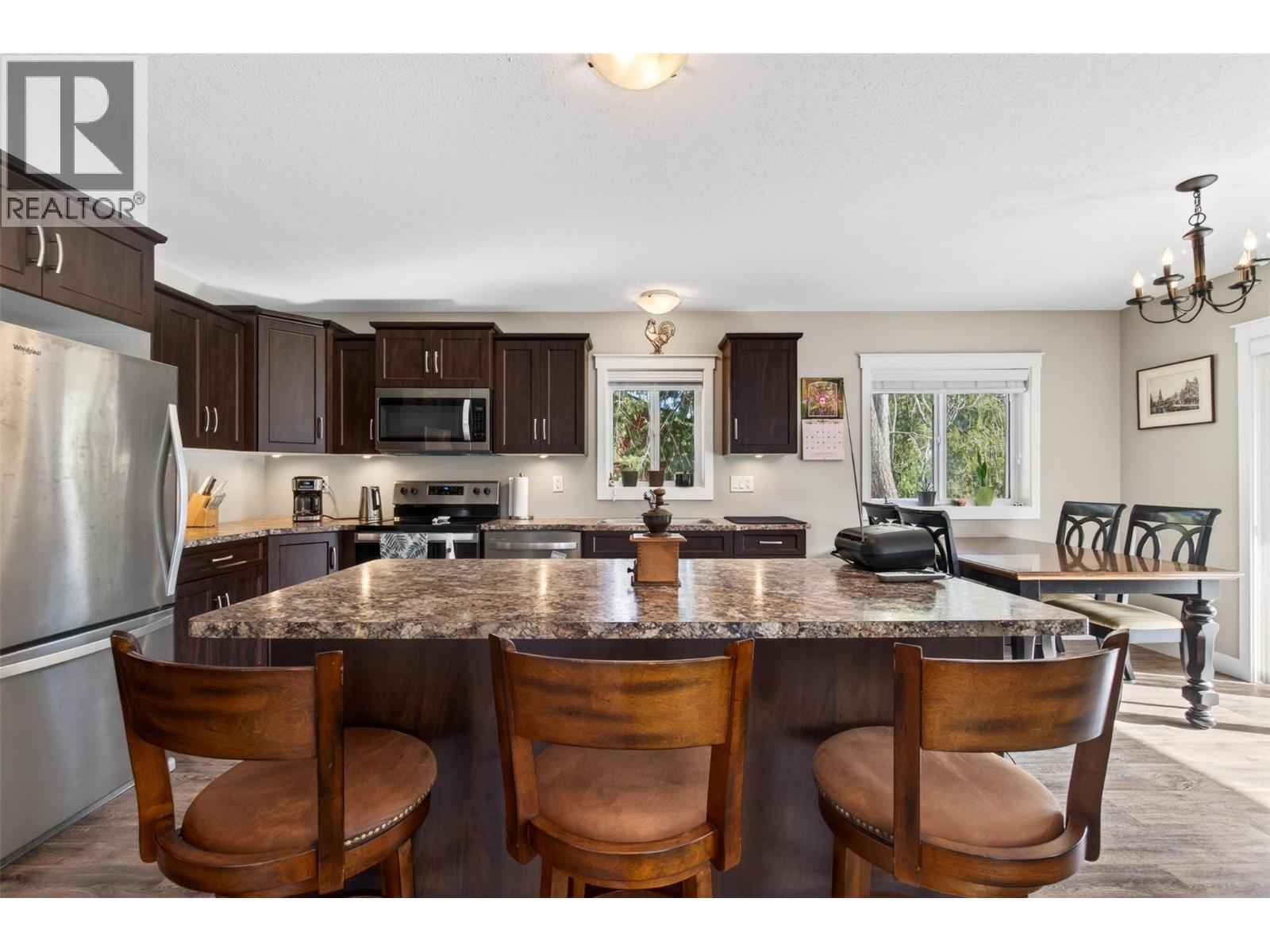 6841 46 Street NE - 12