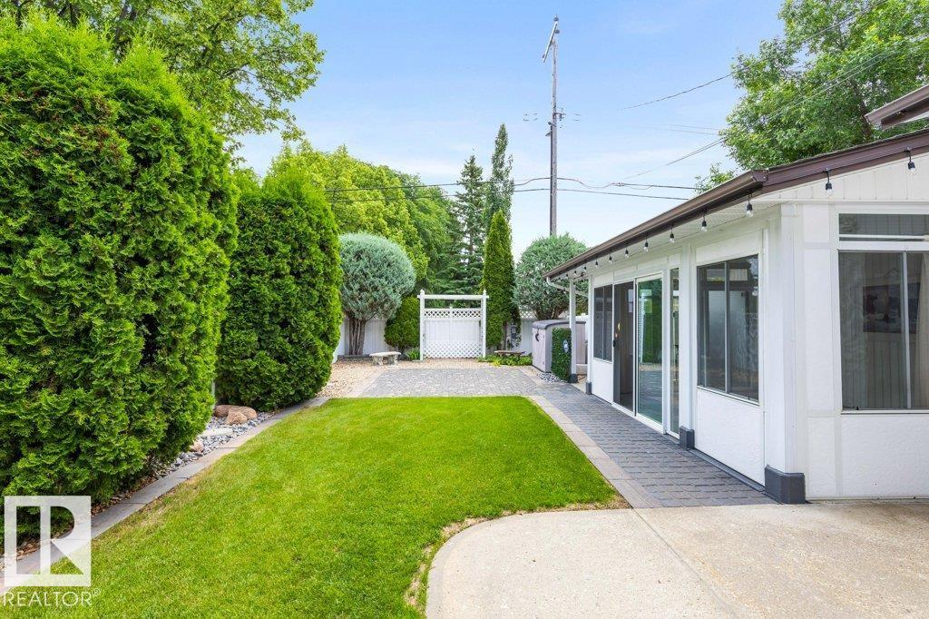 11217 38 ST NW - 52