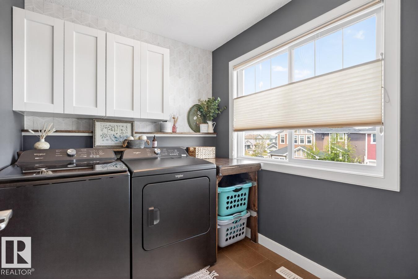 418 SIMMONDS WY - 32