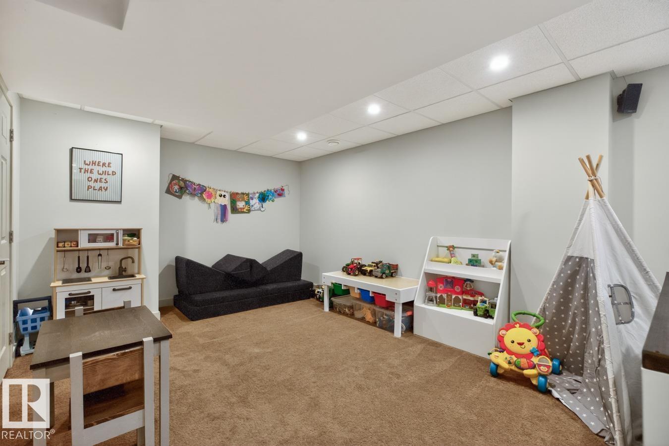 418 SIMMONDS WY - 33