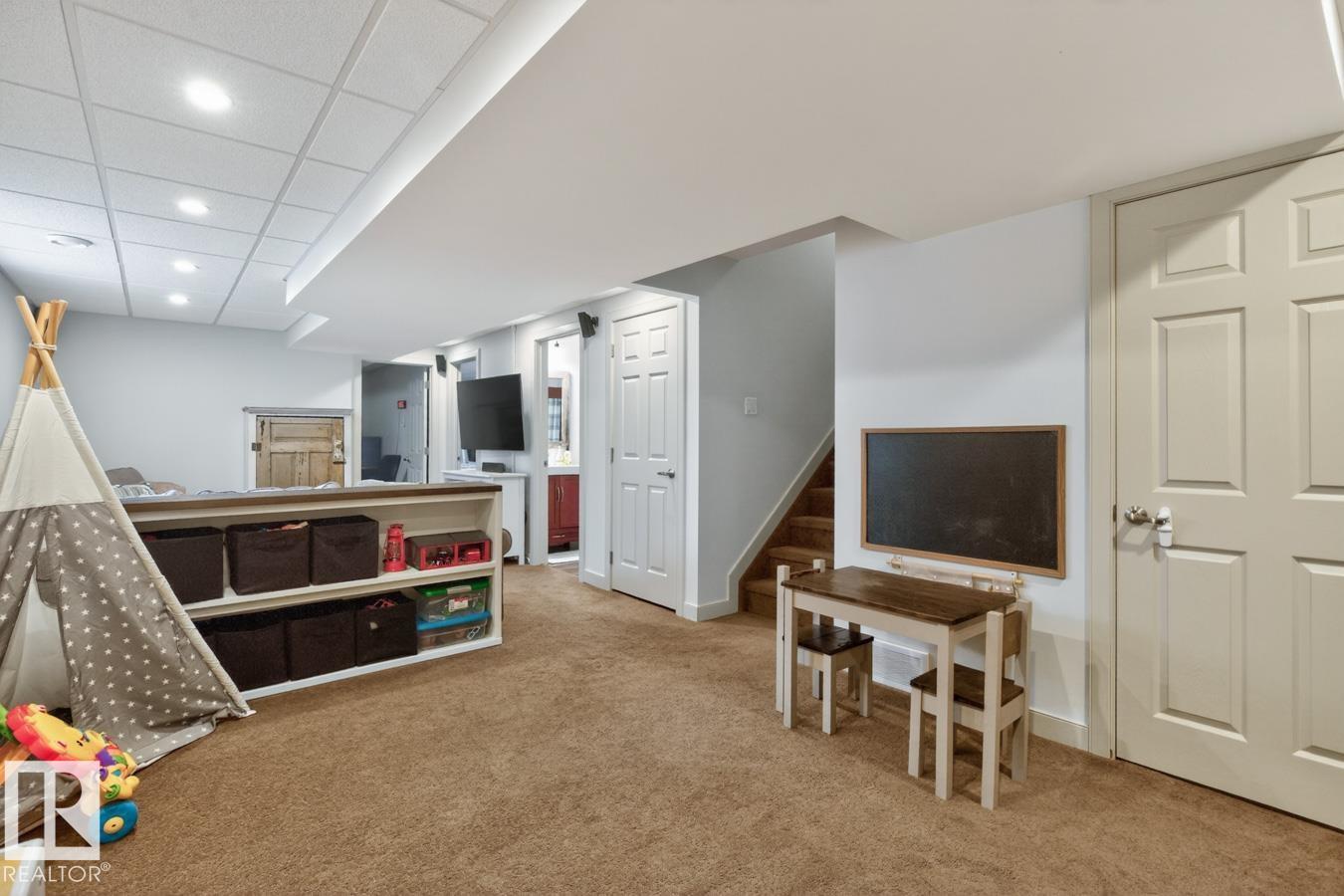 418 SIMMONDS WY - 34