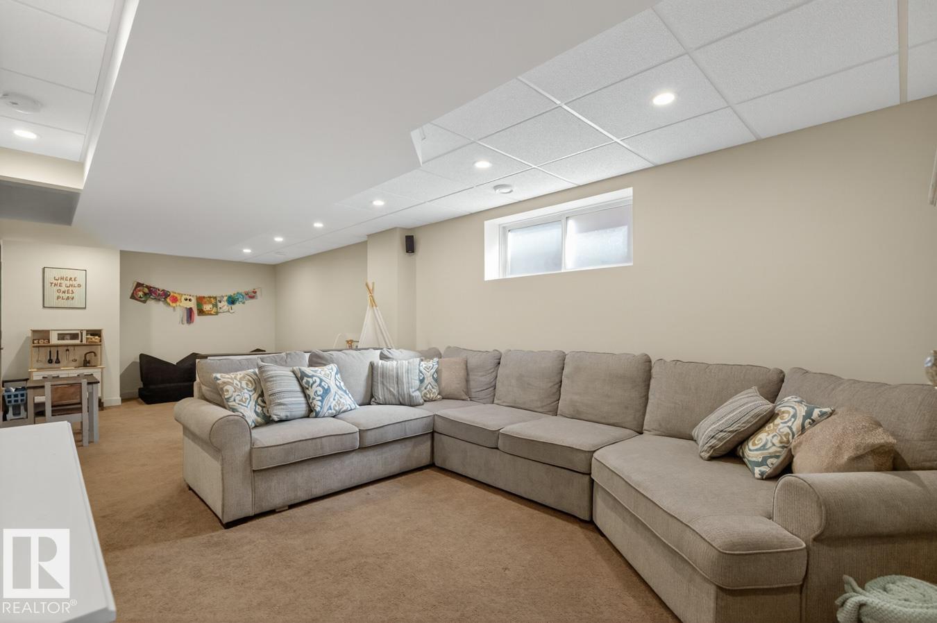 418 SIMMONDS WY - 35