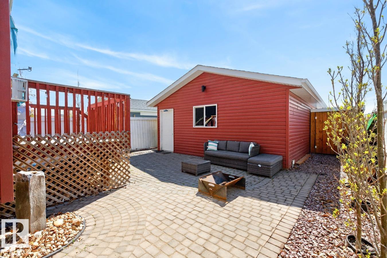 418 SIMMONDS WY - 43