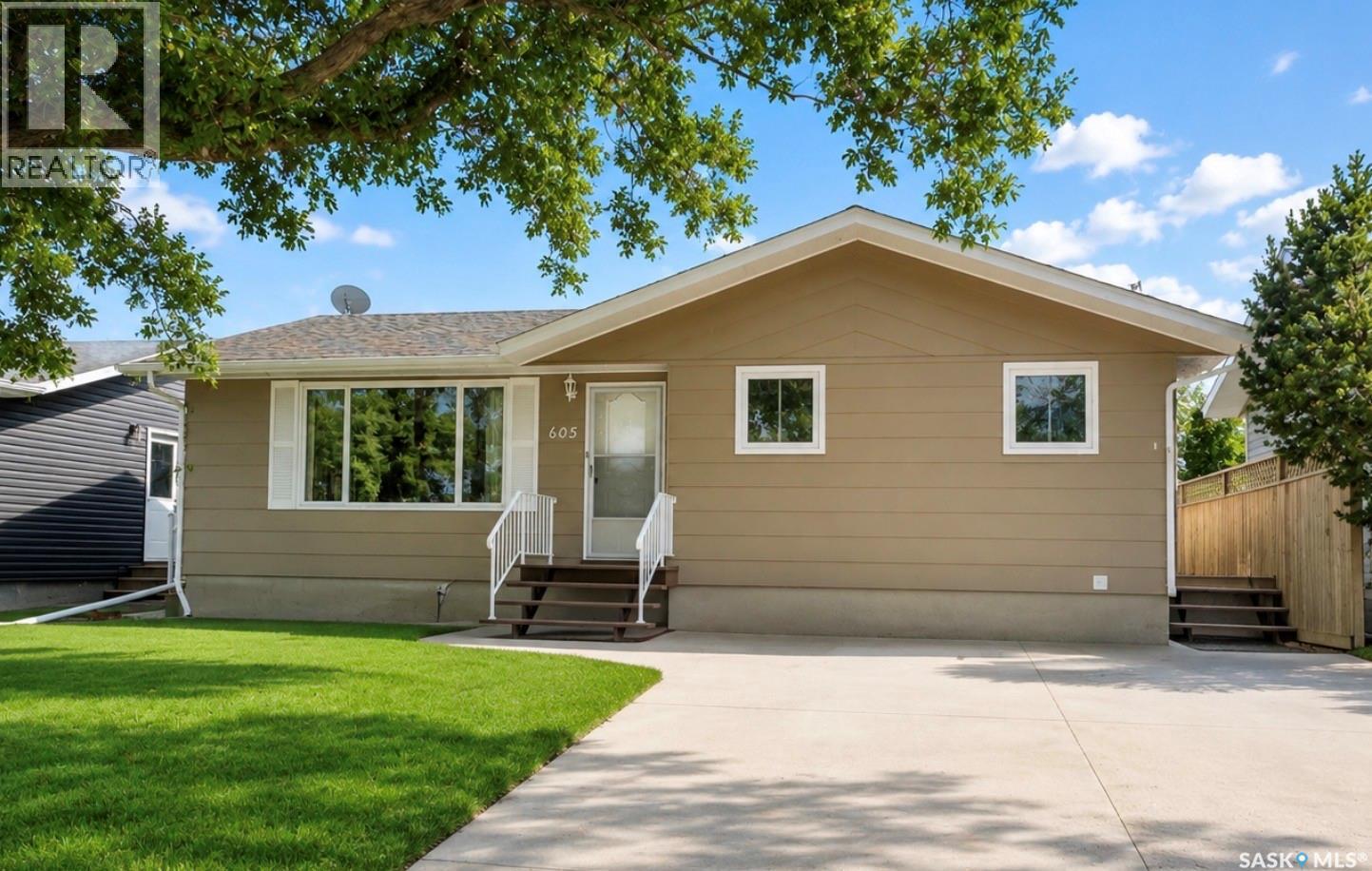 605 5th AVENUE W - 1