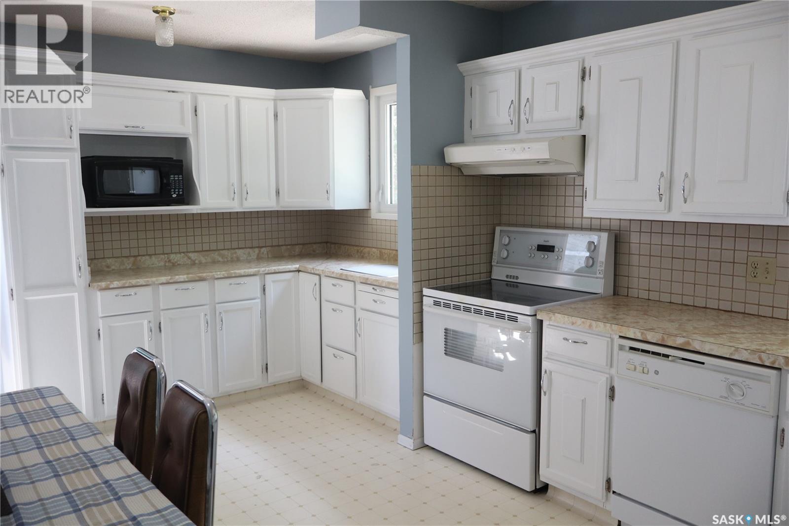 605 5th AVENUE W - 7