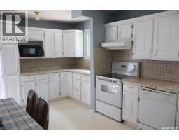 Family room - 605 5th Avenue W, Assiniboia, SK S0H0B0 Photo 7