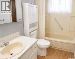 3pc Bathroom - 605 5th Avenue W, Assiniboia, SK S0H0B0 Photo 9