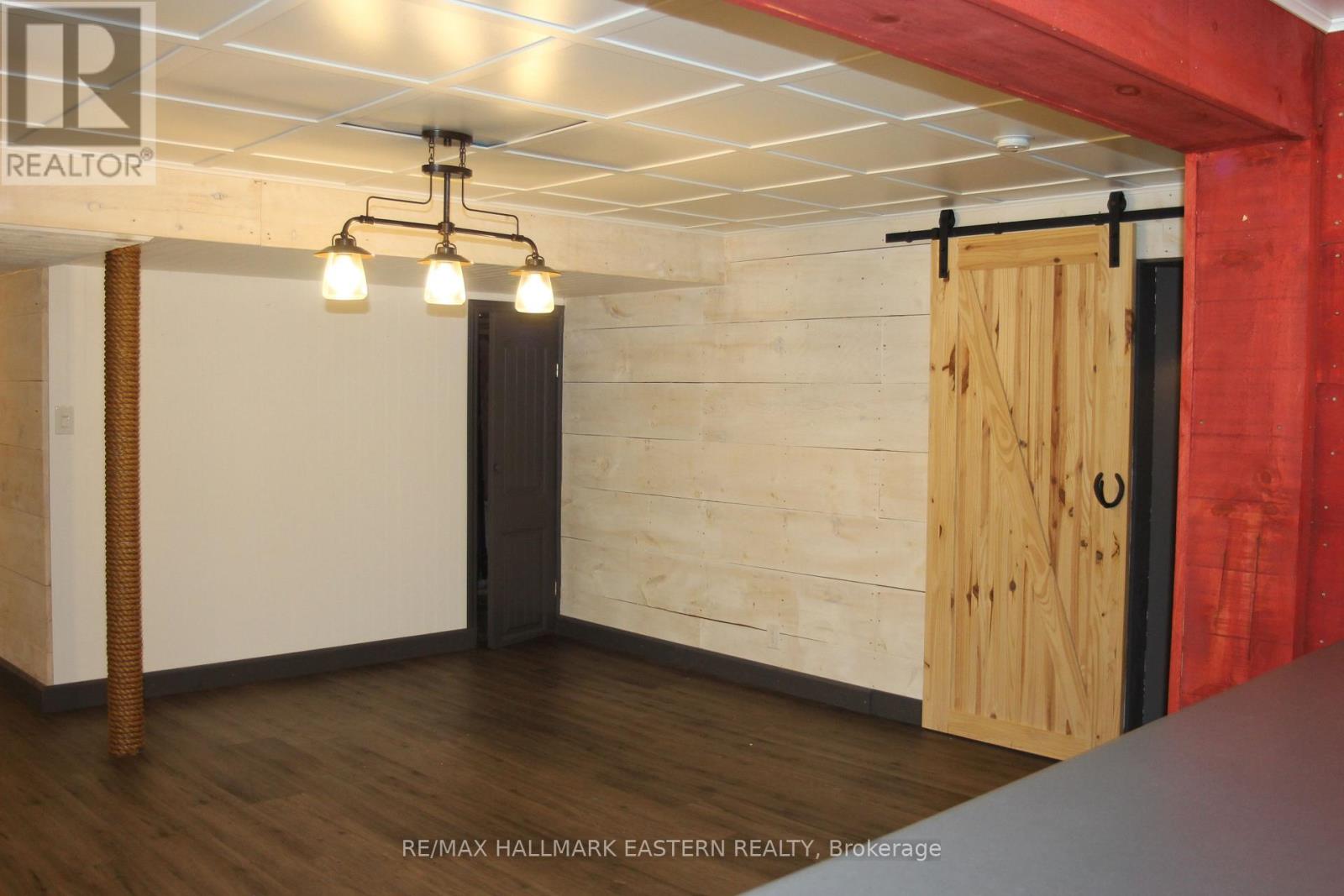 1 MILLIGAN STREET - 33