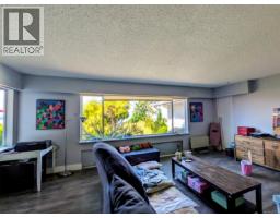 Kitchen - 4592 Bonnieview Pl, Saanich, BC V8N3V6 Photo 9